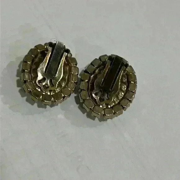 Clip Earrings - Picture 3 of 4
